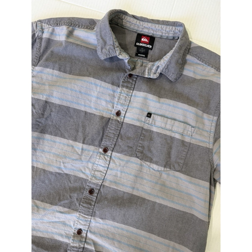 Quiksilver Men's Modern Fit Gray Striped Short Sleeve Button Up Shirt Large